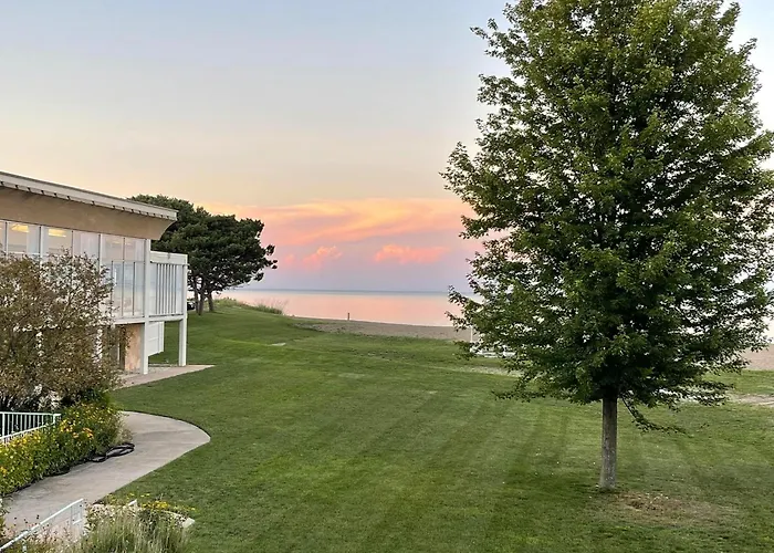 Hotel The Dunes At Illinois